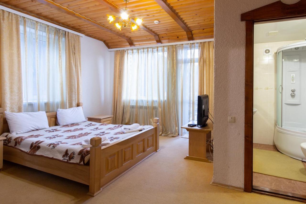 Hotel У Мар'Яни І Назара Yaremche Exterior foto